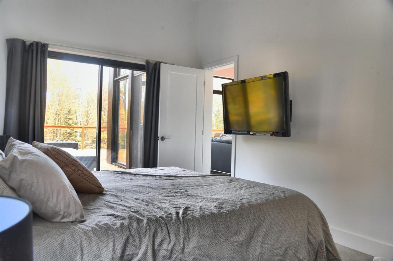 Kallm-Mont-Tremblant Chalet With Hot Tub, Pond & Beach On Private 7Acre Estate Lac-Superieur Εξωτερικό φωτογραφία